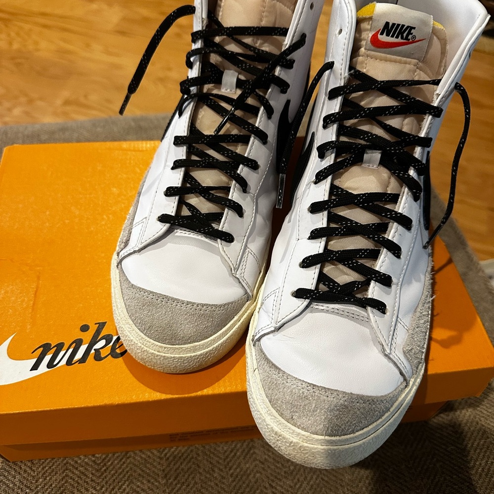Nike Men's Blazer Mid ‘77 White and Gray Sneakers